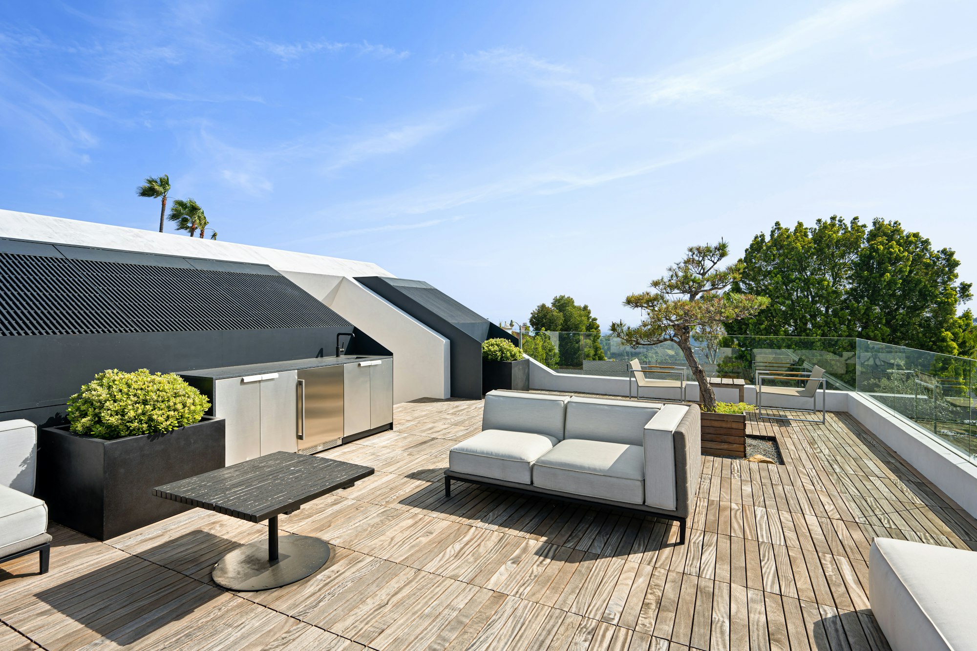 Exterior shot of a modern house in Los Angeles